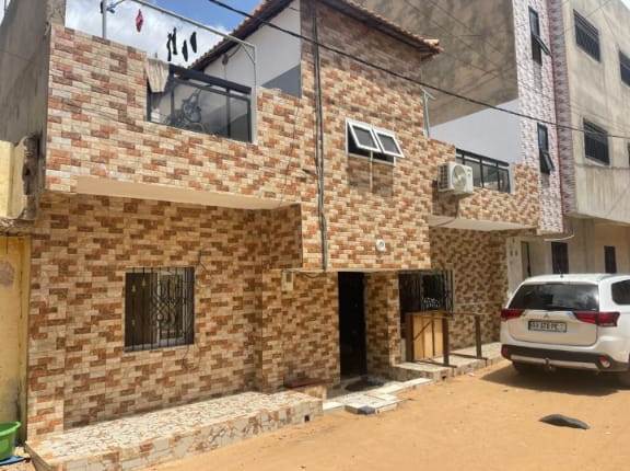 A VENDRE VILLA R+1 - CITE ALIOUNE SOW